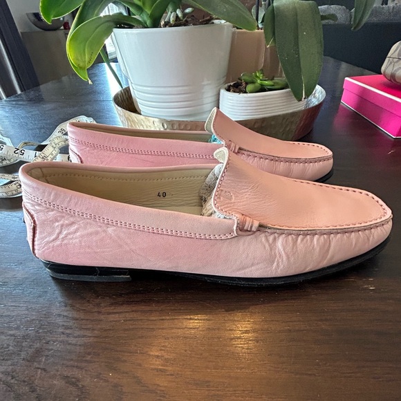 Tod’s baby pink loafers in size 40 - Picture 3 of 9